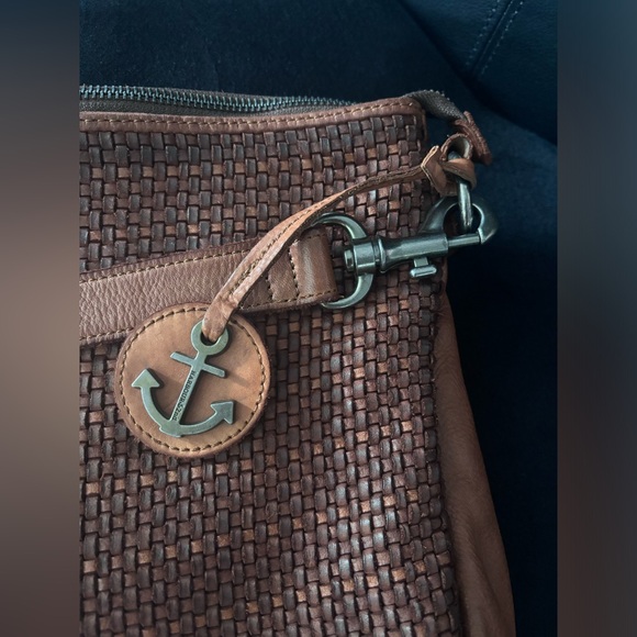 Elegant Brown Textured Shoulder Bag - Picture 8 of 16